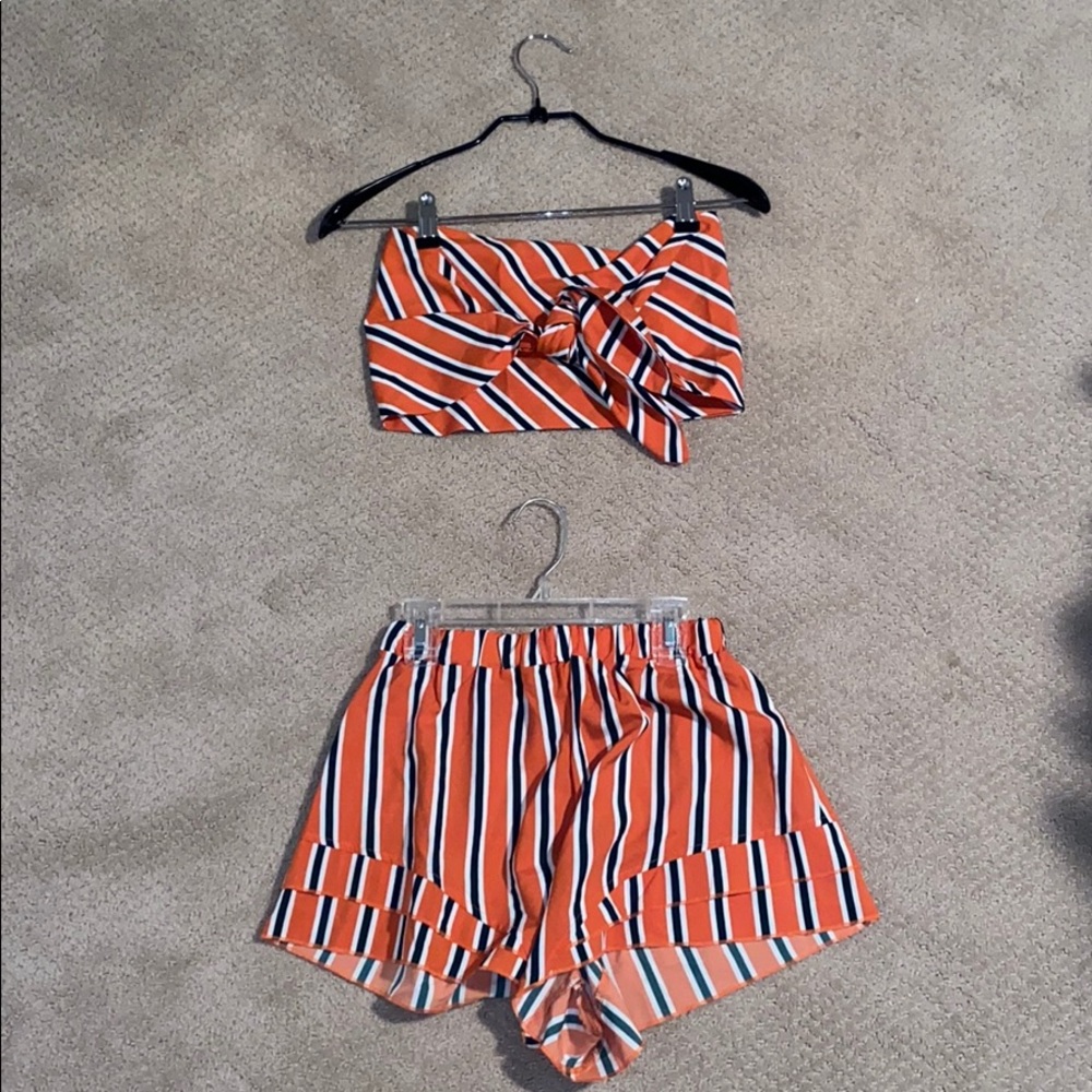 Set - Picture 2 of 4